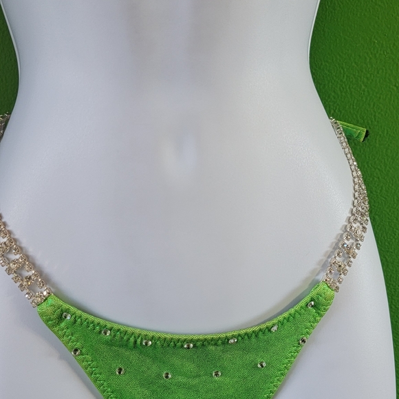 Green Crystal competition bikini - Picture 3 of 8